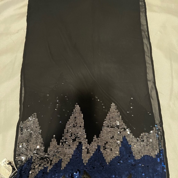LE CHATEAU  Chiffon, Sequin scarf. Can be used as a shawl. - Picture 2 of 4